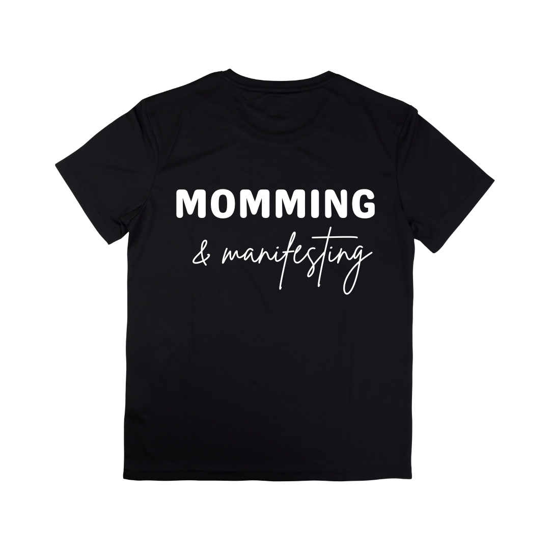 Momming and Manifesting Tee